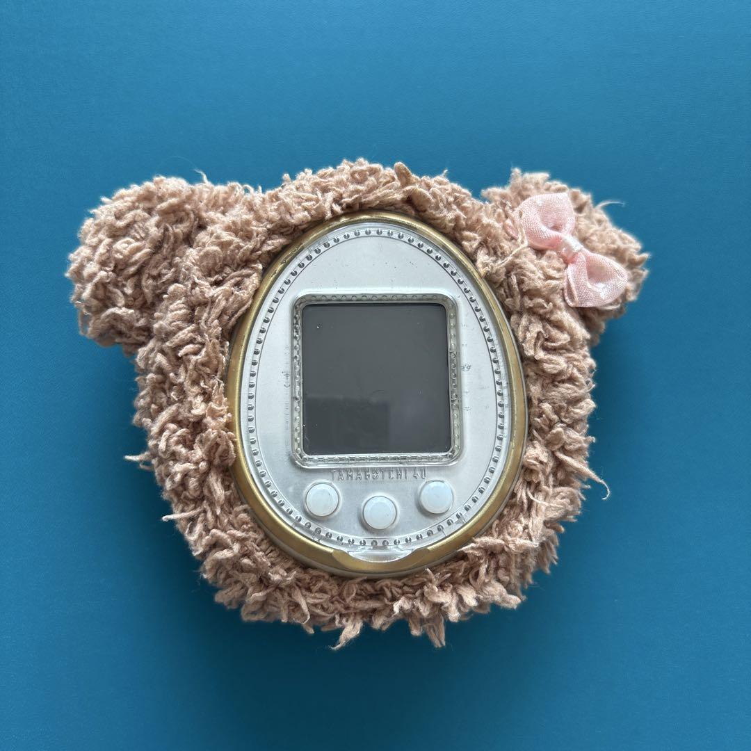 Tamagotchi4u White Gold 2014 Tamagotchi Case Included