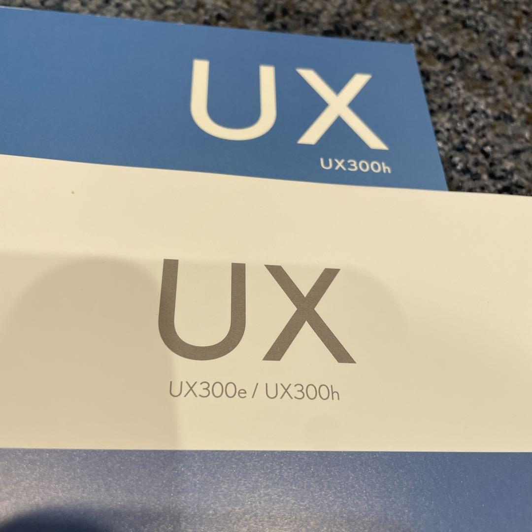 Lexus UX300h/UX300e Catalog Manual