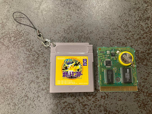 Pokémon Game Boy Cartridge Pikachu Keychain