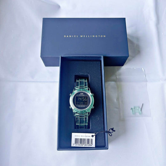 [Almost Unused] Retro Digital Watch 36mm Green