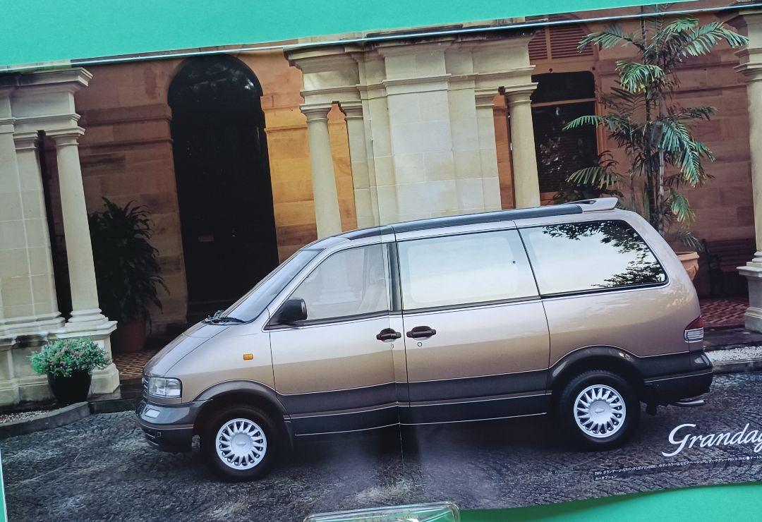 [Mint 1990] Nissan Largo 3rd Generation W30 Type Initial Catalog