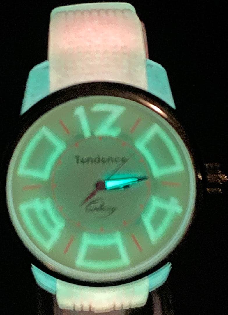 Tendence Fantasy Pink Watch Available for Immediate Use.