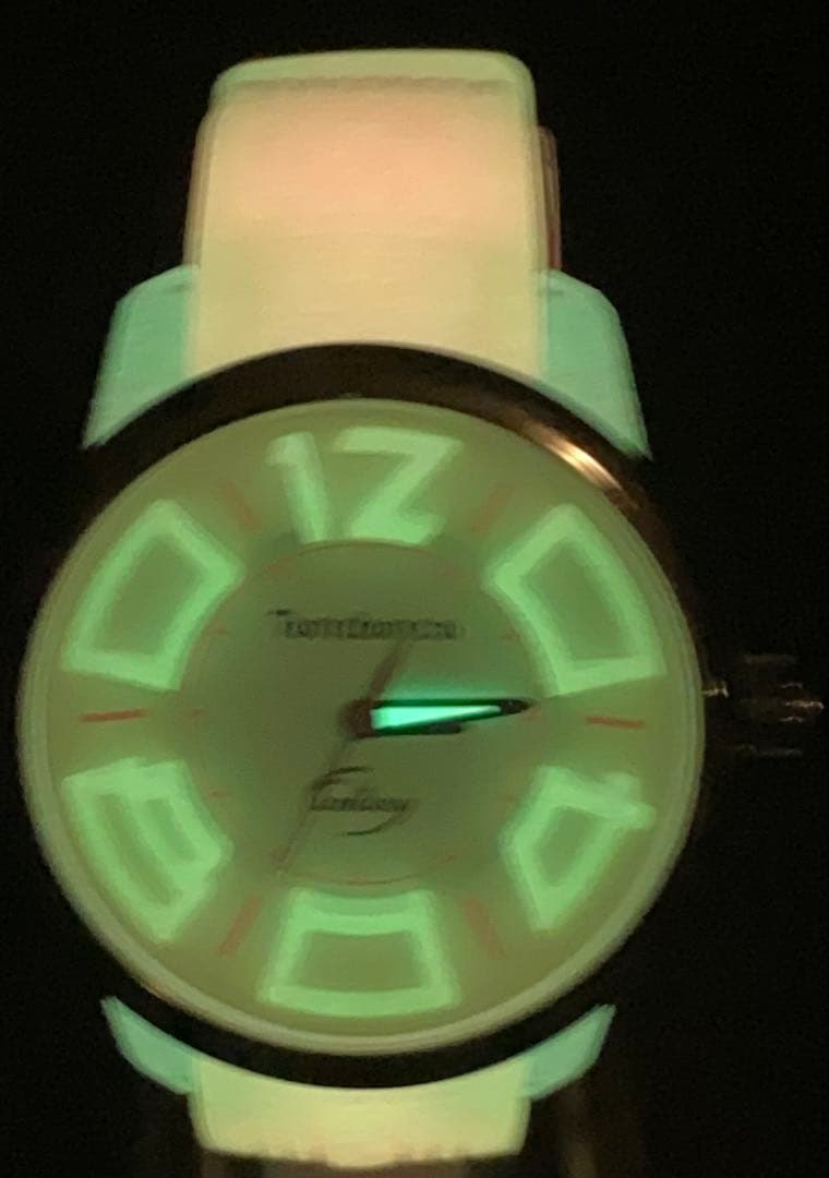 Tendence Fantasy Pink Watch Available for Immediate Use.