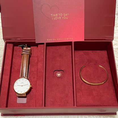 Limited Edition Daniel Wellington Watch with Bangle