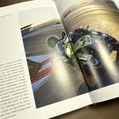 BMW: Faszination, the Moving Force Air-Cooled Boxer Main Book