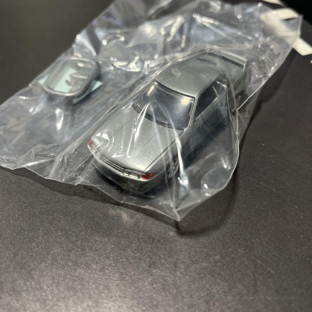 32 Skyline Catalogue with Miniature