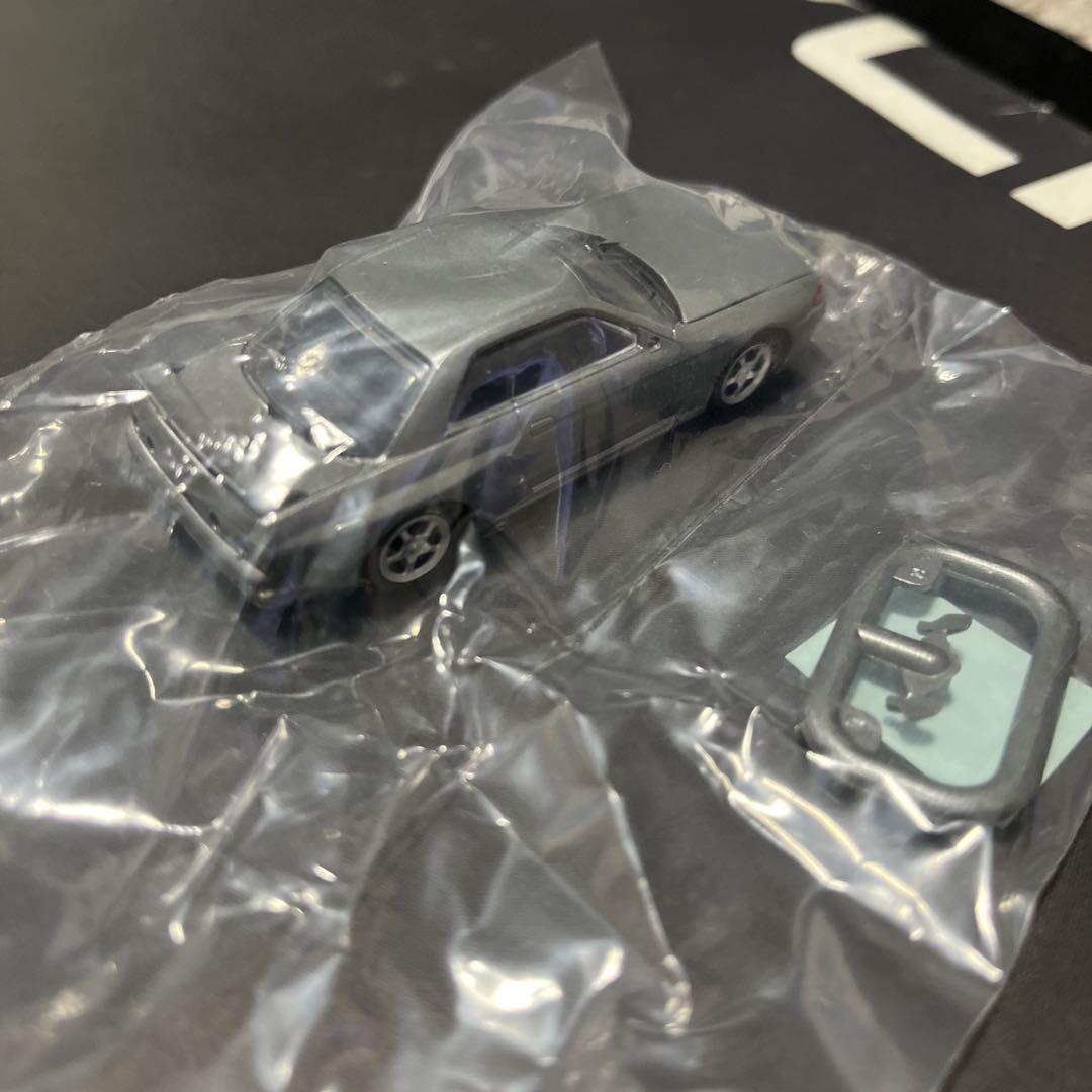 32 Skyline Catalogue with Miniature