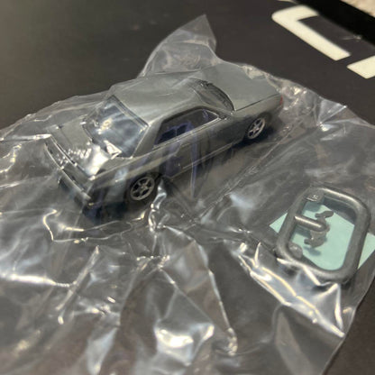 32 Skyline Catalogue with Miniature