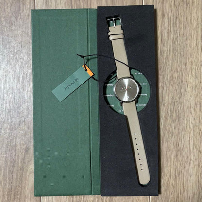 No Monday Wristwatch Happy Weekend NM-57112 36mm