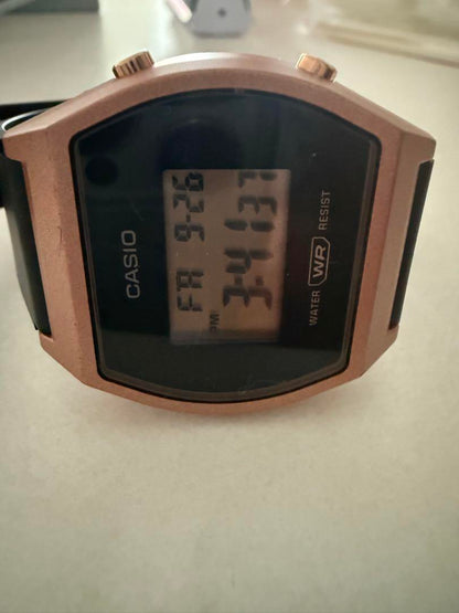 Last price down! Today only! Almost new CASIO Digital Watch Gold