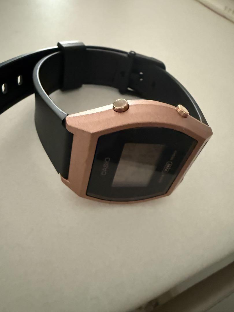 Last price down! Today only! Almost new CASIO Digital Watch Gold