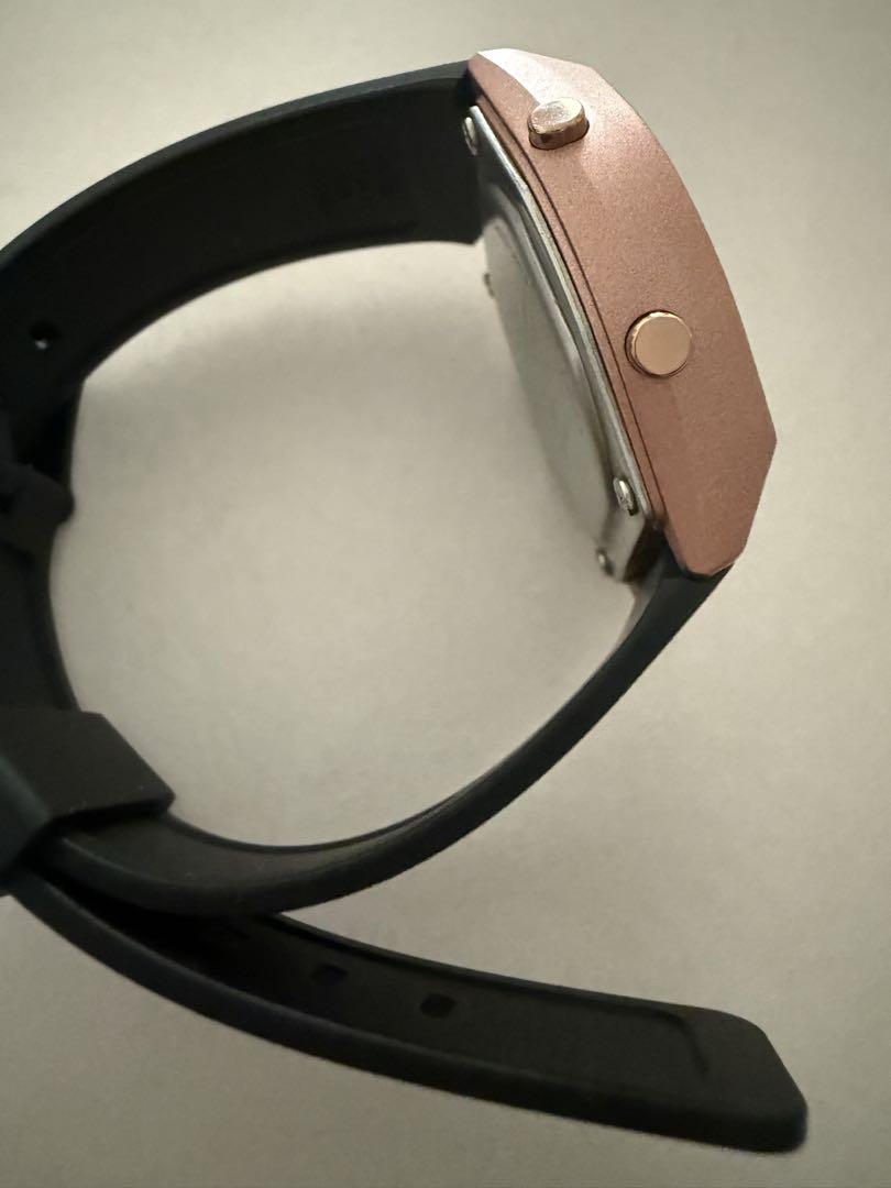 Last price down! Today only! Almost new CASIO Digital Watch Gold