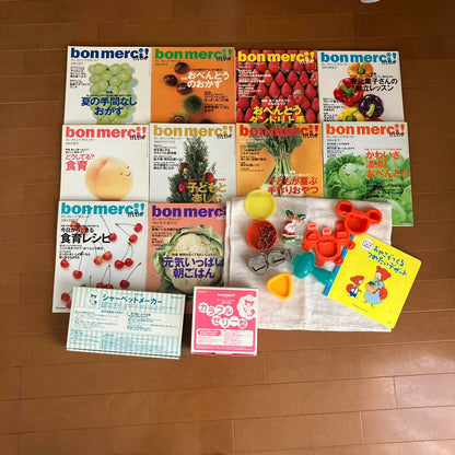 A Thank You Cooking Magazine and Toy Set