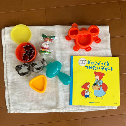 A Thank You Cooking Magazine and Toy Set