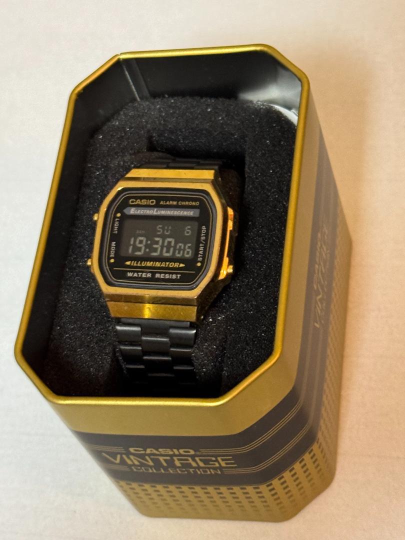 CASIO 3298 Digital Watch Black / Gold