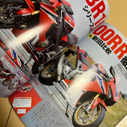 Young Magazine 2017 New Car Illustrated (Complete Edition)