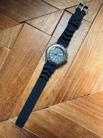 SEIKO 5M63-0B40 Seiko Diver Kinetic Titanium Excellent Condition