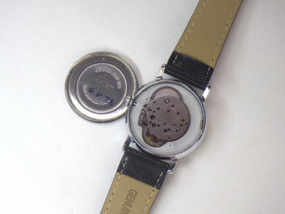 Vintage Mickey Mouse Mechanical Hand-Winding Wristwatch INGERSOLL Disney with Original Box