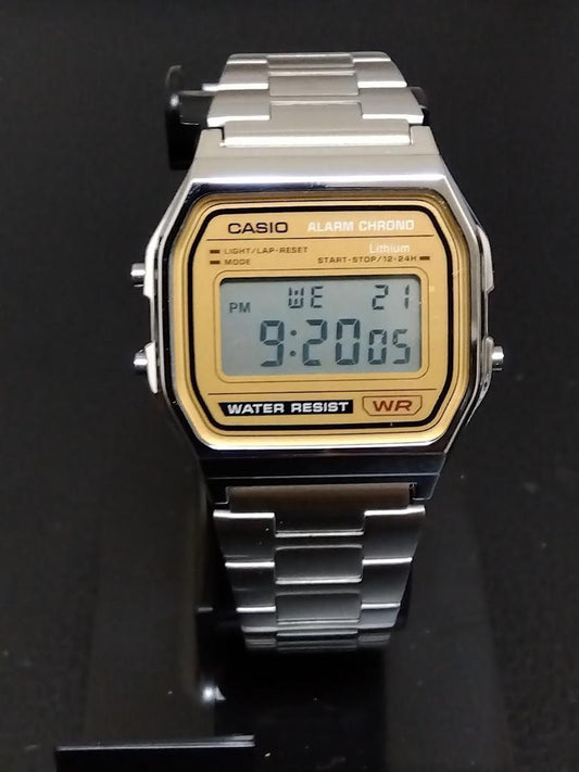 New Unworn Overseas Model Silver and Gold Metal  A158