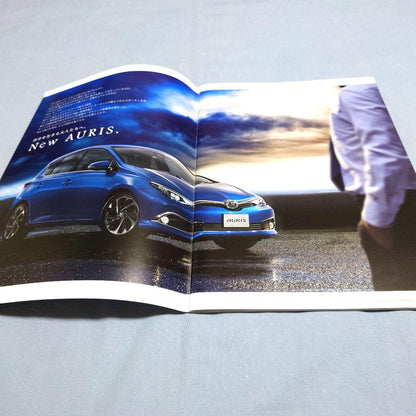 Old Car Catalog: Toyota AURIS  April 2015 (1990) 3-Set Full