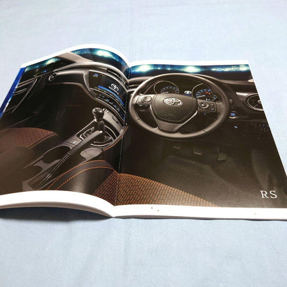 Old Car Catalog: Toyota AURIS  April 2015 (1990) 3-Set Full