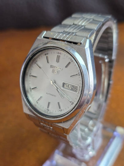 TM106 SEIKO 5 Automatic Winding Men's Watch _ Excellent Condition Working Condition
