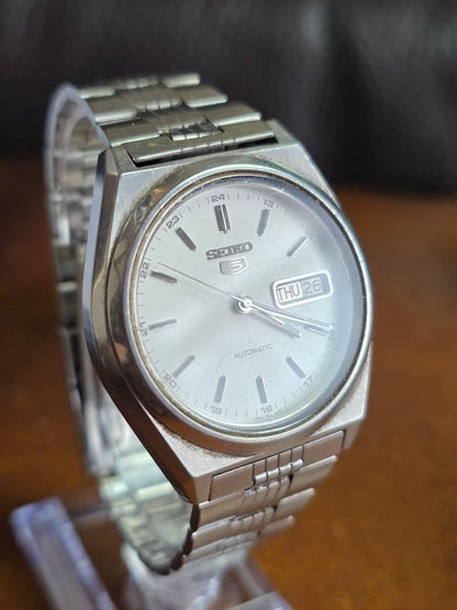 TM106 SEIKO 5 Automatic Winding Men's Watch _ Excellent Condition Working Condition