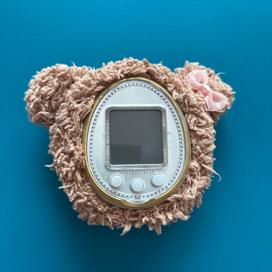 Tamagotchi4u White Gold 2014 Tamagotchi Case Included