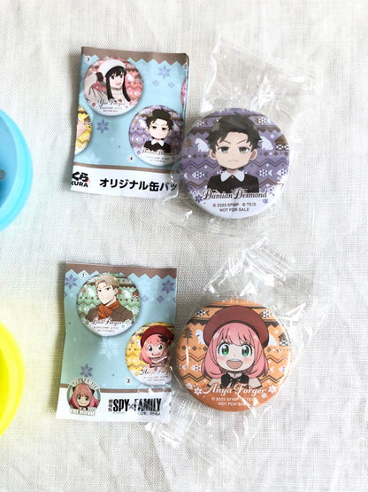 Unused Good Condition Spy Family Work Book Sample Item Movie Entrance Bonus Badge 2 Pieces