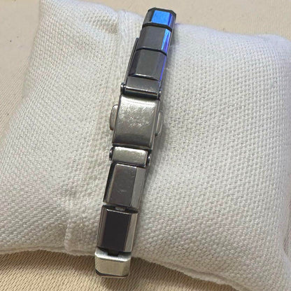 Agnes b. Solar Watch