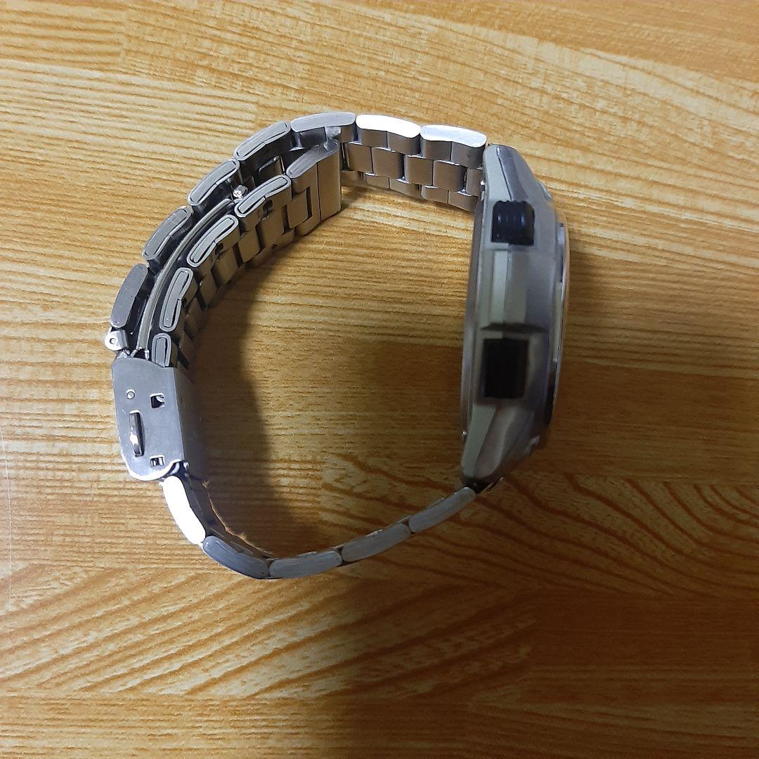 Q&Q DP62 Solar Wave MHS5-200 Digital