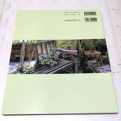 Living Garden: Enjoying Life in Your Garden