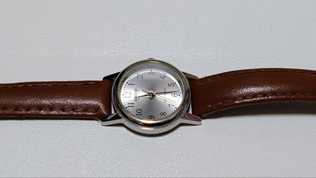 Ladies Quartz Watch Silver Face