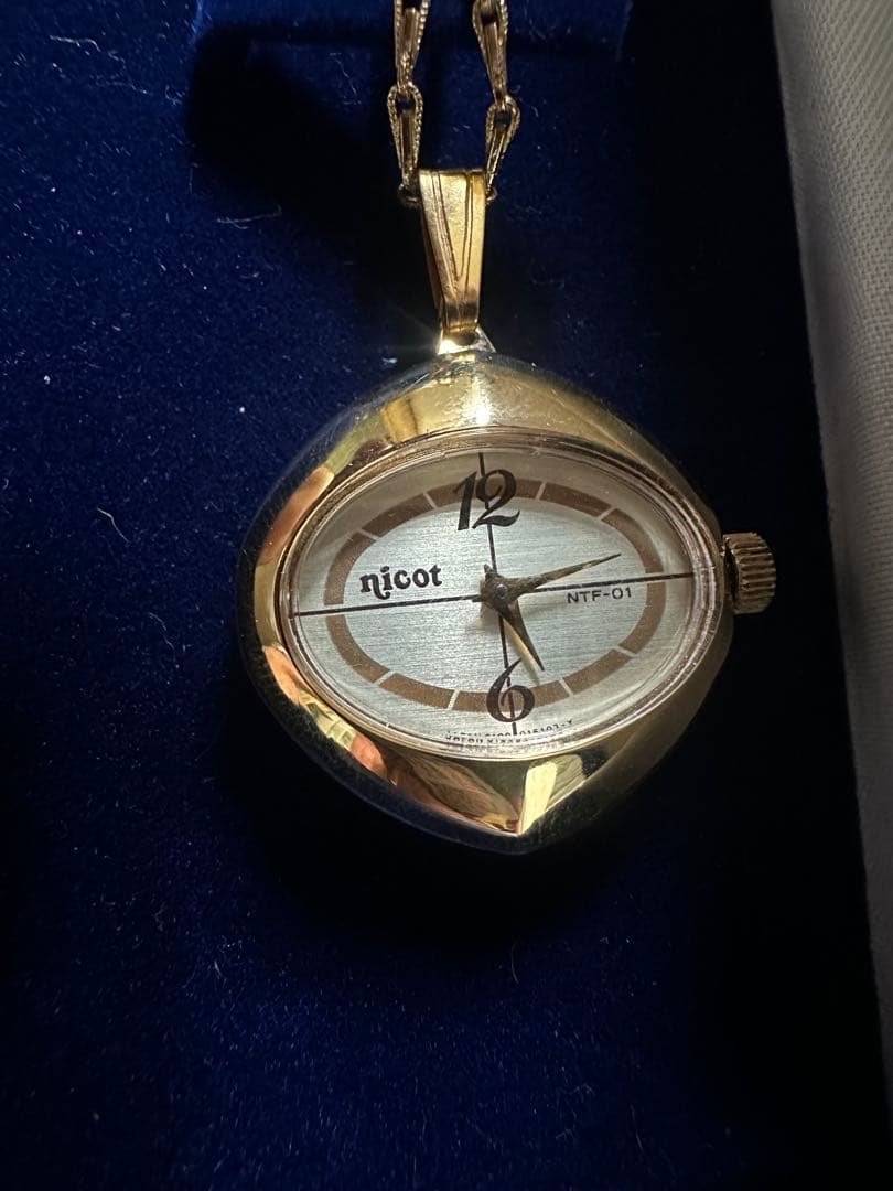 njcot MTF-01 Gold Pendant Watch