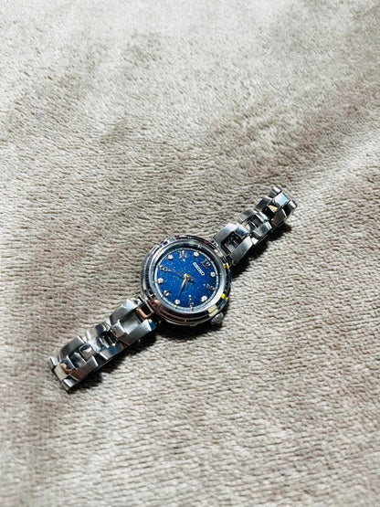 Beautiful Condition SEIKO Ladies Watch Navy Silver