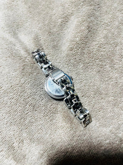 Beautiful Condition SEIKO Ladies Watch Navy Silver