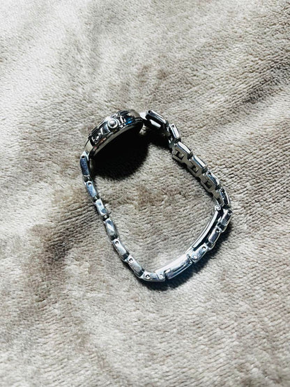 Beautiful Condition SEIKO Ladies Watch Navy Silver