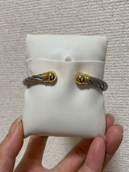 New Vintage Style Watch with Interchangeable Straps