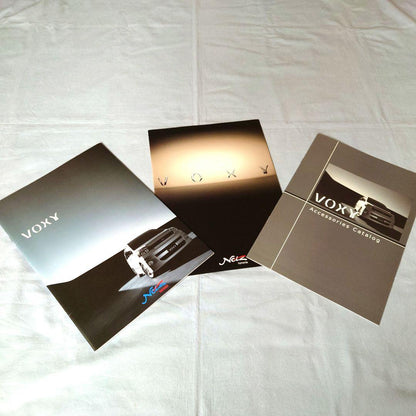 Old Car Catalog: Toyota Voxy 2001 November 3-Set Full