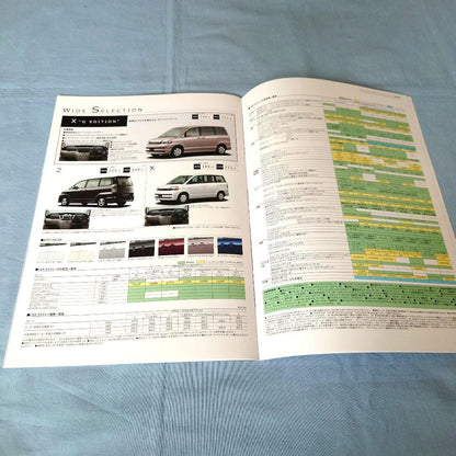 Old Car Catalog: Toyota Voxy 2001 November 3-Set Full