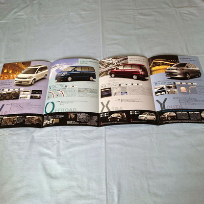 Old Car Catalog: Toyota Voxy 2001 November 3-Set Full