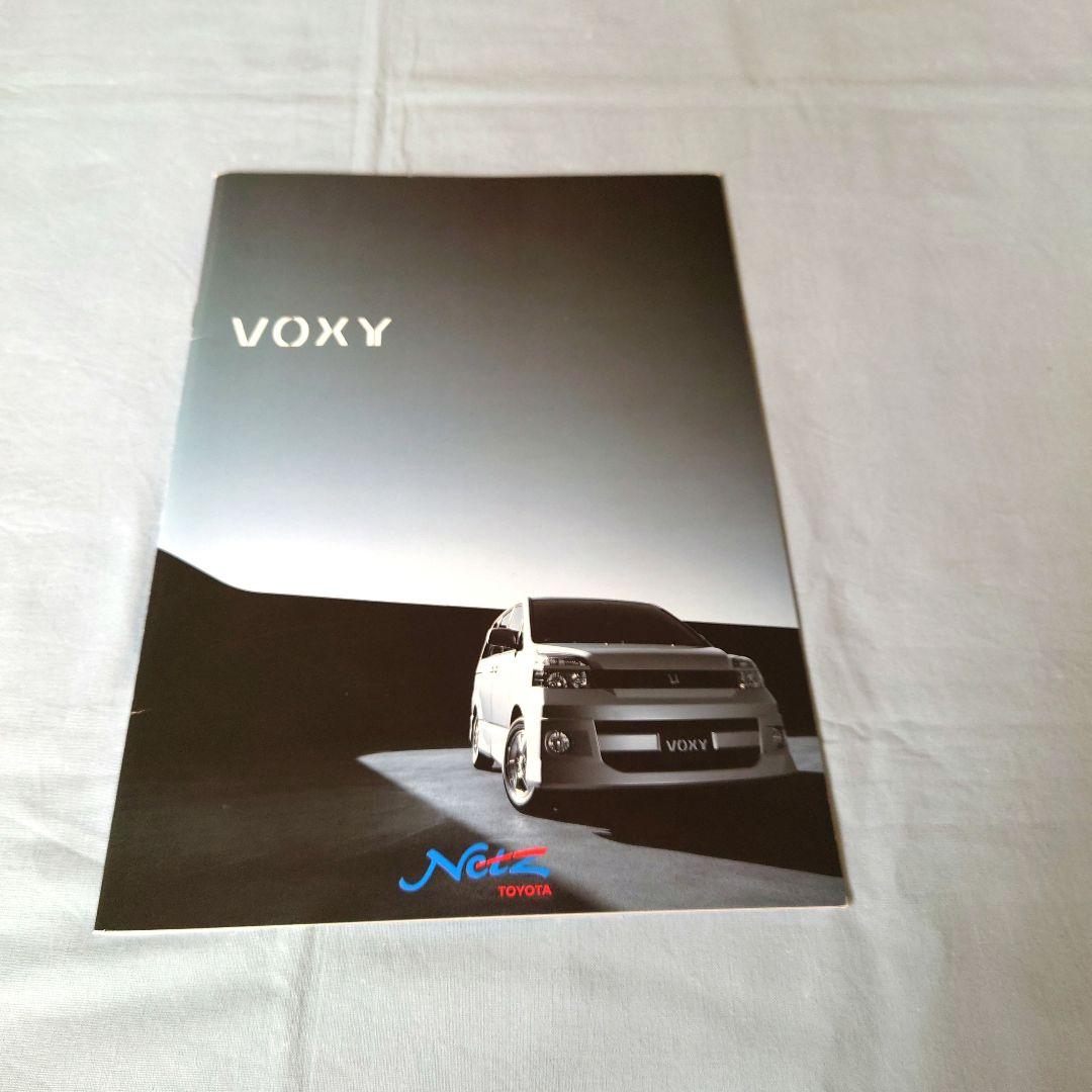 Old Car Catalog: Toyota Voxy 2001 November 3-Set Full