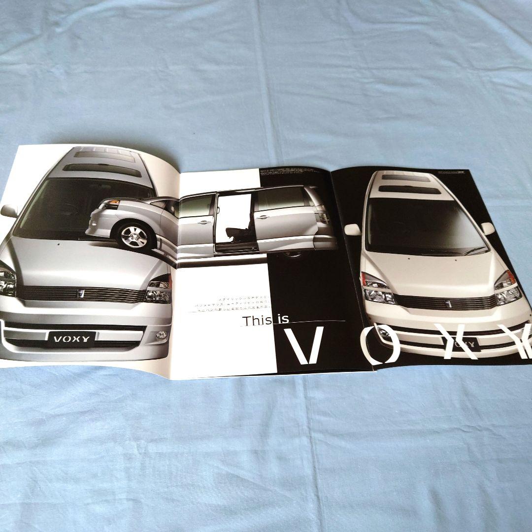 Old Car Catalog: Toyota Voxy 2001 November 3-Set Full