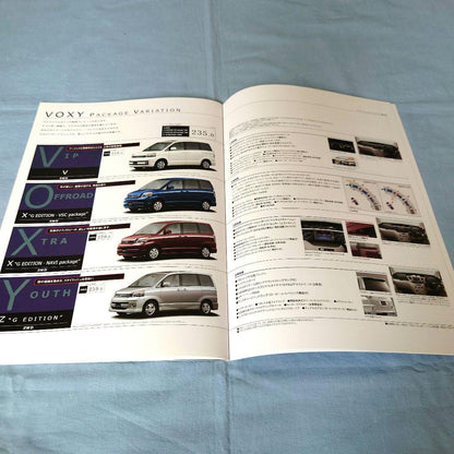 Old Car Catalog: Toyota Voxy 2001 November 3-Set Full