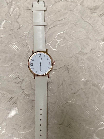 Stylish and Elegant Simple Watch White x Gold Ladies