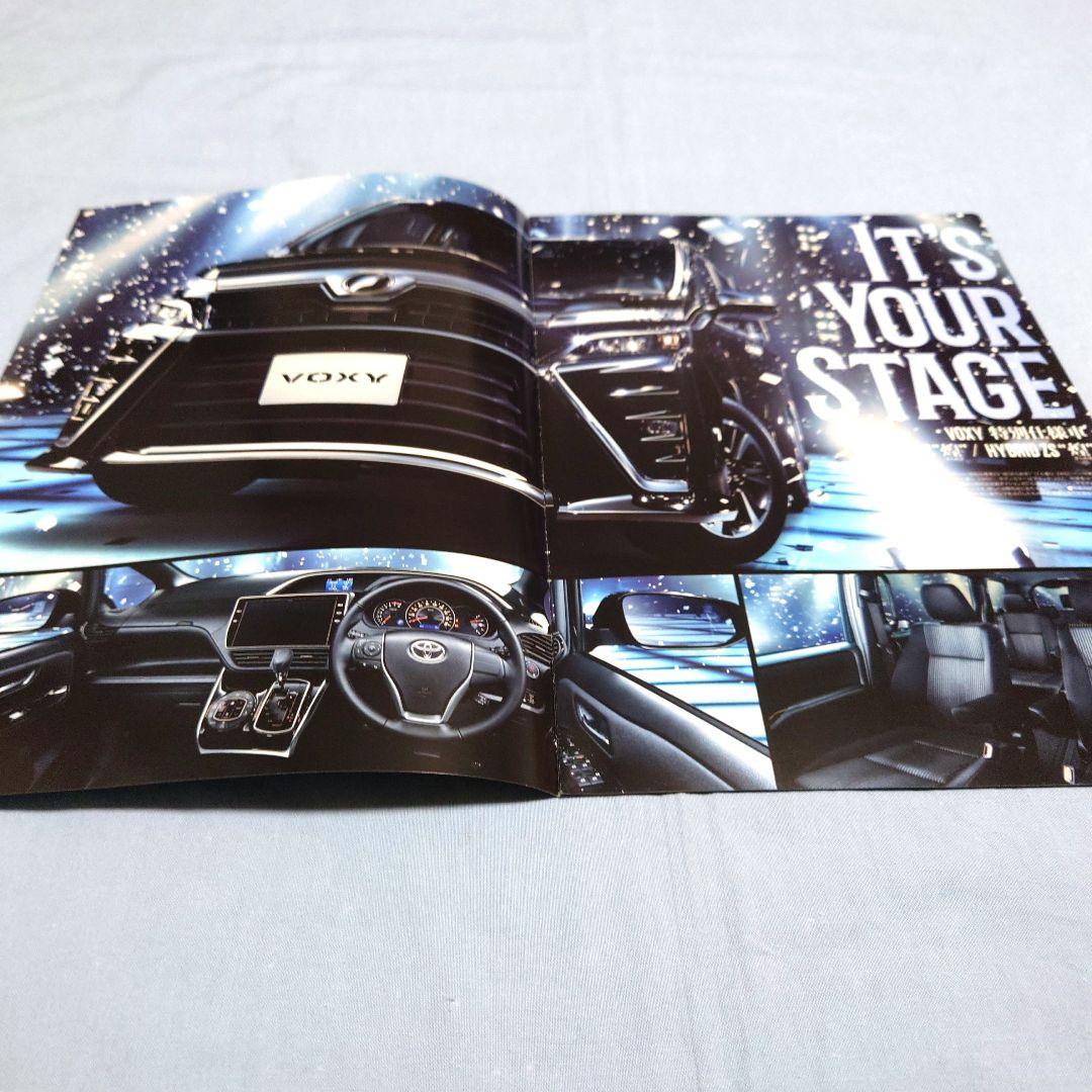 Old Car Catalog: Toyota Voxy 2018 (1990) 4-Set Full