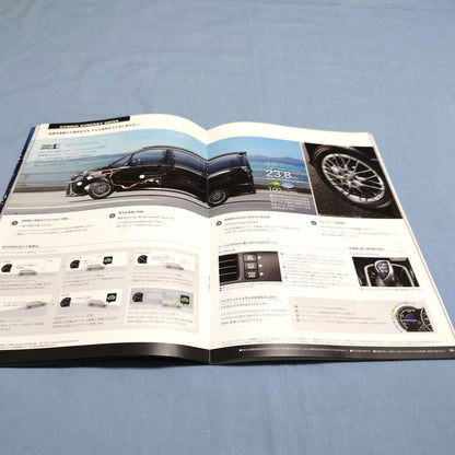 Old Car Catalog: Toyota Voxy 2018 (1990) 4-Set Full