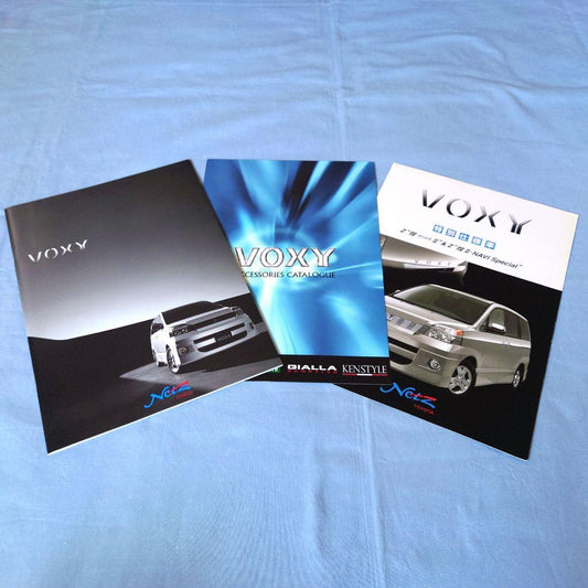 Old Car Catalog: Toyota Voxy 2003 (1990) 3-Set