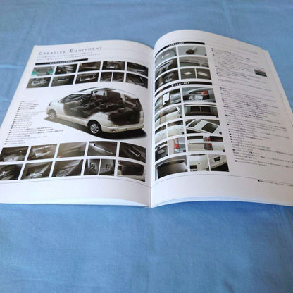 Old Car Catalog: Toyota Voxy 2003 (1990) 3-Set