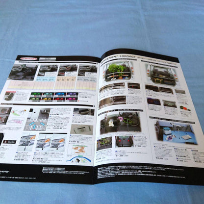 Old Car Catalog: Toyota Voxy 2003 (1990) 3-Set